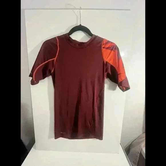 Nike Fit Maroon And Orange‎ Size Medium Short Sleeve - Picture 1 of 8